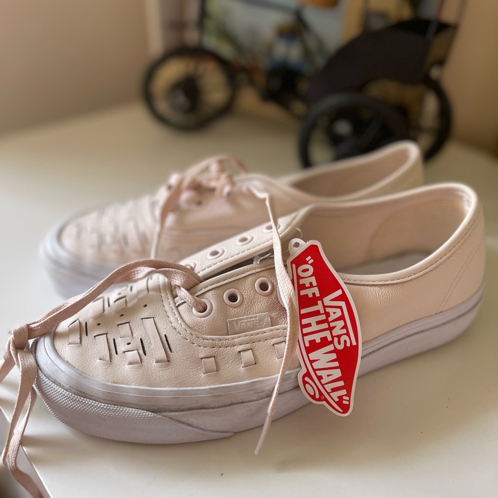 Vans Light Pink Casual leather Sneakers ultra Cushion never worn size 7.5 women